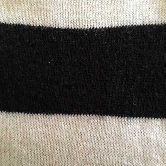 Donated to Eaton Fire Evacuees- Old Navy Black and White Stripe Sweater Size M - Picture 3 of 4